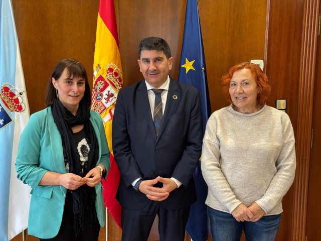 Reunión del delegado del Gobierno, Pedro Blanco, con la alcaldesa de Barreiros, Ana Hermida