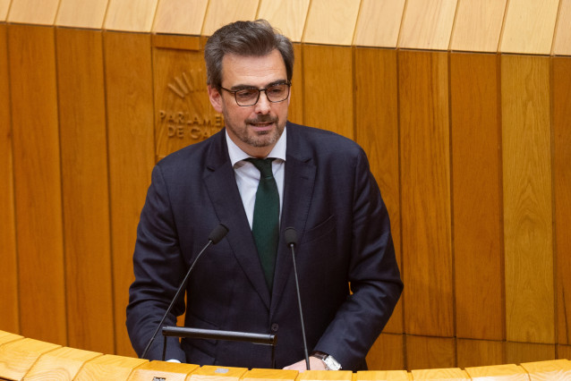 El conselleiro de Presidencia, Xustiza e Deportes comparece en la Cámara.