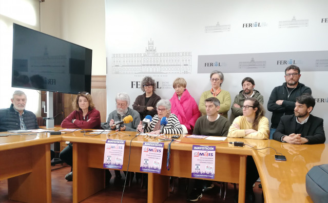 Rueda de prensa representantes sos sanidade publica y grupos municipales de Ferrol.