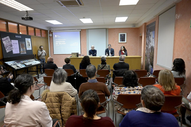El conselleiro de Cultura, José López Campos, presenta la programación de los archivos de Galicia