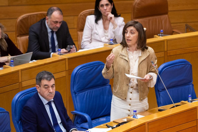 La conselleira de Medio Ambiente, Ángeles Vázquez, en el pleno del Parlamento