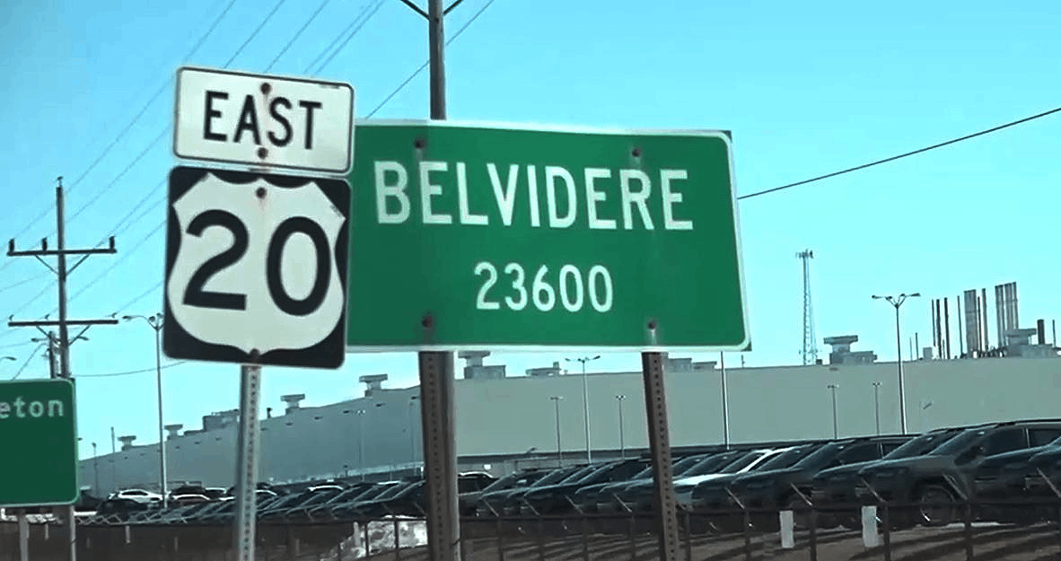 Coches en la fu00e1brica de Stellantis Belvidere Assembly Plant que se pretende reabrir en una foto de la compau00f1u00eda