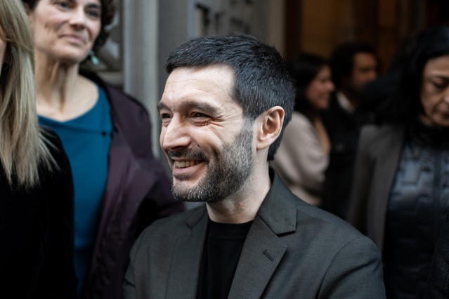 Archivo - El ministro de Derechos Sociales, Consumo y Agenda 2030, Pablo Bustinduy, a su llegada a un acto de CERMI para abordar la reforma del artículo 49 de la Constitución, en el Ateneo de Madrid, a 17 de enero de 2024, en Madrid,