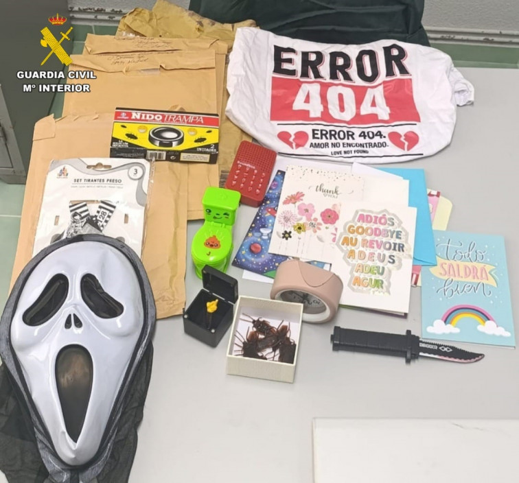 Máscara de 'Scream', cucarachas falsas o tarjetas de despedida: investigan paquetes amenazantes a una empresa de Xinzo