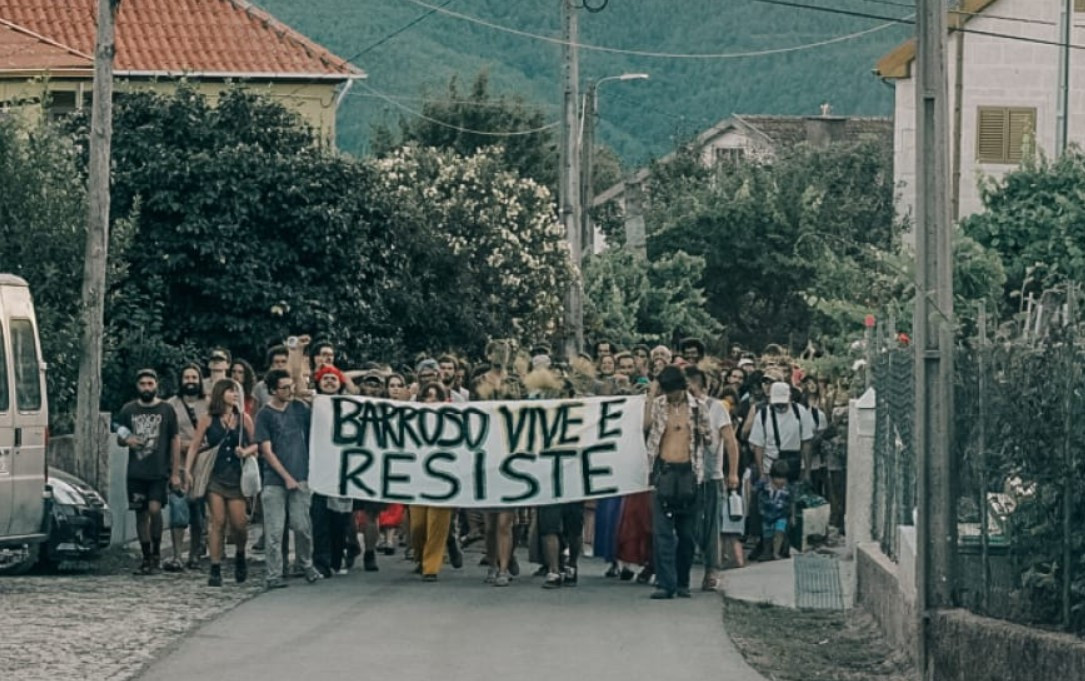 Manifestaciu00f3n contra la mina de Barroso en una imagen de Salva la Selva