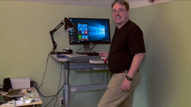 Revolución ergonómica en la oficina mesas elevables con motor