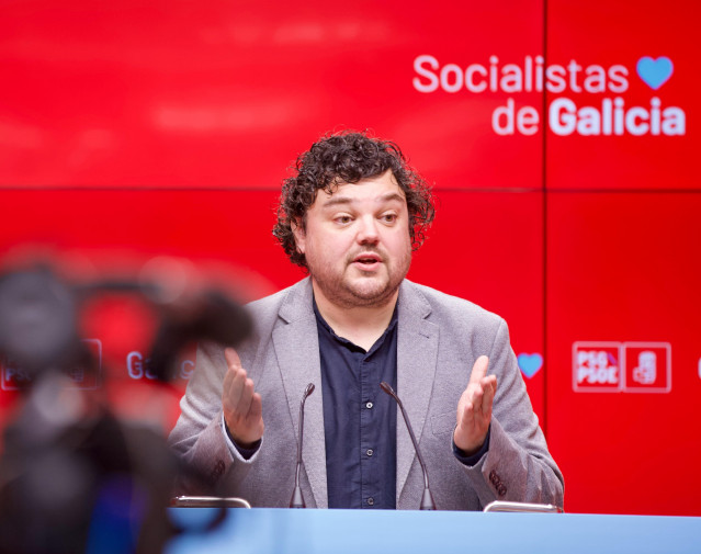 El portavoz de la Ejecutiva del PSdeG, Julio Torrado, en rueda de prensa