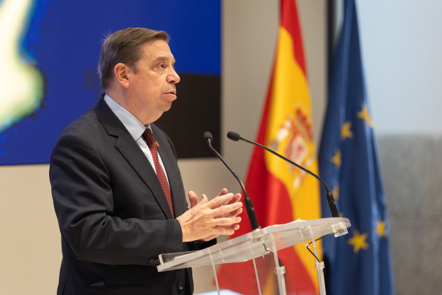 El ministro de Agricultura, Pesca y Alimentación, Luis Planas, presenta el balance del segundo año de aplicación de la Política Agraria Común (PAC 2024), durante una rueda de prensa, en la sede del Ministerio, a 28 de marzo de 2025, en Madrid (España).
