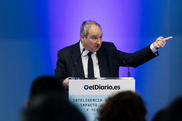 Archivo - El ministro de Industria y Turismo, Jordi Hereu, interviene en el foro sobre Inteligencia Artificial, en el Círculo de Bellas Artes, a 29 de febrero de 2024, en Madrid.