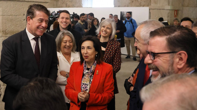 El secretario xeral del PSdeG, José Ramón Gómez Besteiro, junto a la ministra de Defensa, Margarita Robles, y otros cargos socialistas en Ferrol