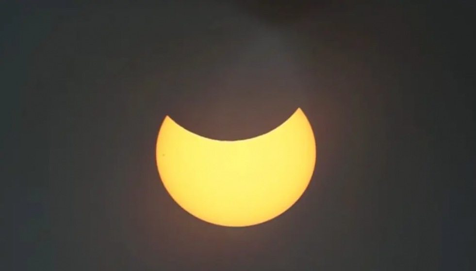 Momento máximo eclipse visto desde A Coruña Museos Científicos Coruñeses