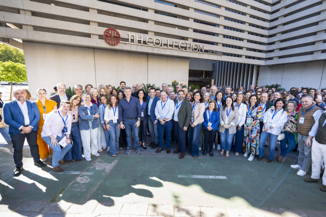 Parlamentarios del PpdeG en la Interparlamentaria de los populares en Sevilla.