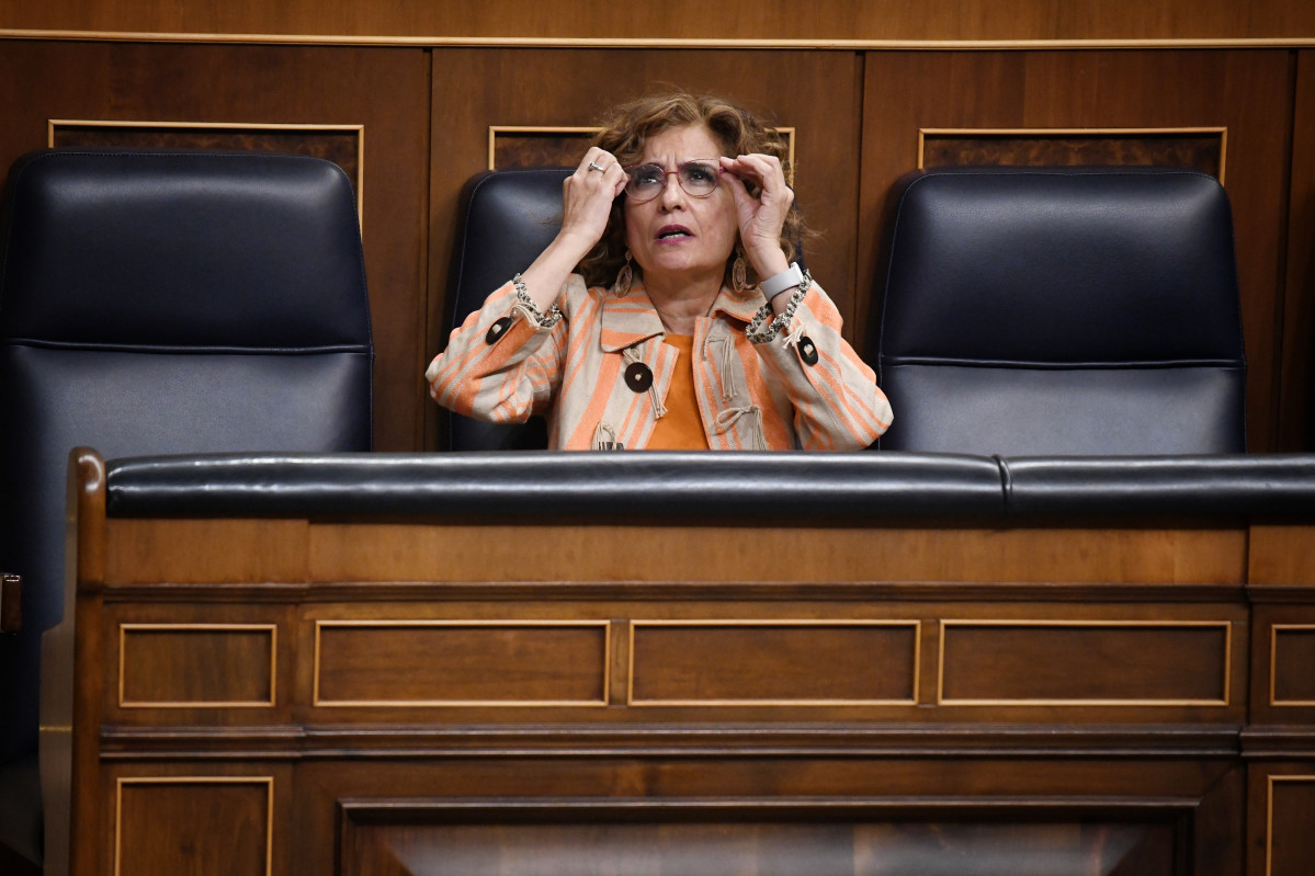 La vicepresidenta primera y ministra de Hacienda, María Jesús Montero, durante una sesión plenaria en el Congreso de los Diputados, a 25 de marzo de 2025, en Madrid (España).