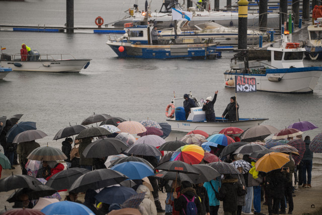Varios barcos durante una nueva manifestación contra Altri, a 22 de marzo de 2025, en Pobra do Caramiñal, A Coruña, Galicia (España). La Plataforma Ulloa Viva, que encabeza la concentración junto a otras organizaciones vecinales y medioambientalistas, ha