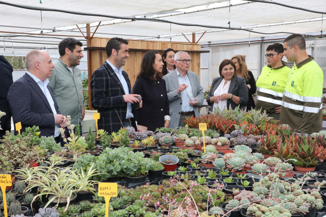 El presidente de la Diputación de Pontevedra, Luis López, visita en Marín el proyecto Natura XXIII de la Asociación Juan XXIII