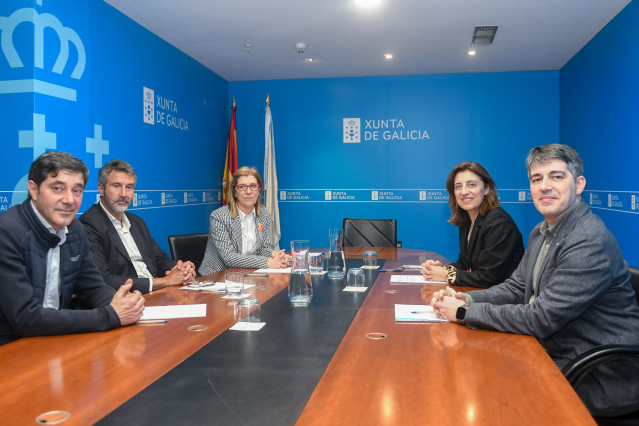 La conselleira de Medio Ambiente e Cambio Climático, Ángeles Vázquez, y el alcalde de Vilagarcía de Arousa, Alberto Varela, mantienen una reunión en San Caetano.