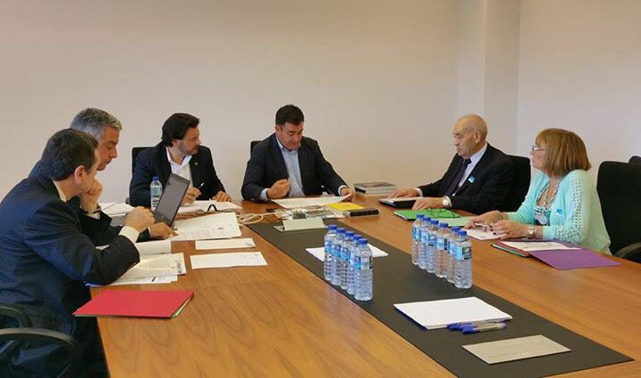 El Conselleiro de Cultura y el secretario xeral de Emigraciu00f3n en una reuniu00f3n del Patronato de la Fundaciu00f3n Galicia Amu00e9rica en una foto de este ente