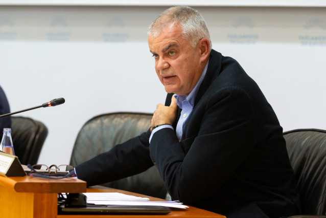 El director xeral de Emerxencias, Santiago Villanueva, en comisión parlamentaria.