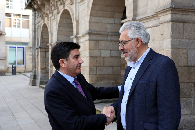 El delegado del Gobierno en Galicia, Pedro Blanco, con el alcalde de Lugo, Miguel Fernández.