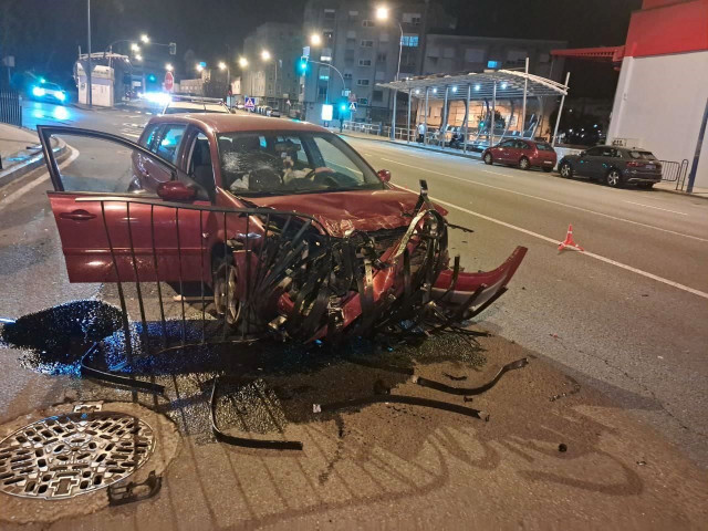 Coche siniestrado tras darse a la fuga su conductor