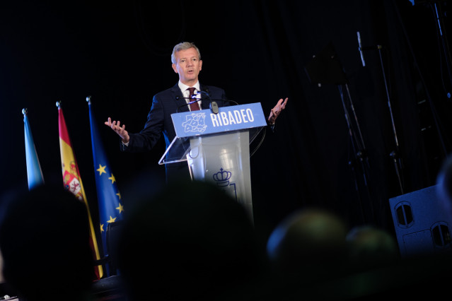 El presidente da Xunta, Alfonso Rueda, en los actos por el 20º aniversario del reconocimiento del centro histórico de Ribadeo como Bien de Interés Cultural