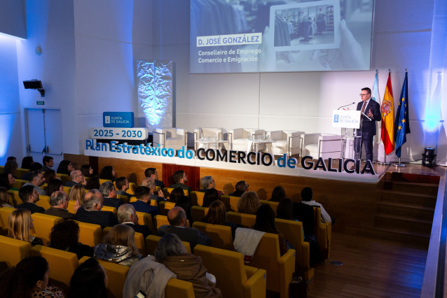 El conselleiro de Emprego, Comercio e Emigración, José González, ha clausurado este miércoles la jornada de presentación del Plan estratéxico do comercio de Galicia 2025-2030, la hoja de ruta impulsada por la Xunta.