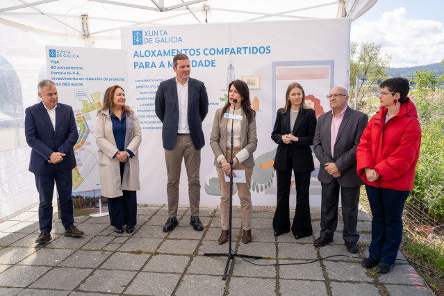 Los Conselleiros De Vivenda E Planificación De Infraestruturas, María Martínez Allegue, Y  Cultura, Lingua E Xuventude, José López Campos, Presentan El Edificio Para 80 Alojamientos Compartidos En Navia Destinados A Jóvenes.