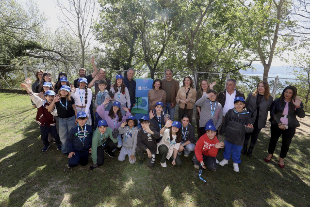 La conselleira de Medio Ambiente e Cambio Climático, Ángeles Vázquez, visita un colegio en Poio (Pontevedra).