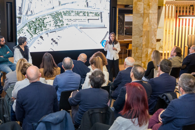 Acto de presentación de la remodelación de los Cantones, con presencia de la alcaldesa herculina, Inés Rey