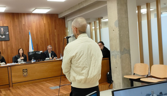 Juicio en la sección quinta de la Audiencia Provincial de Pontevedra, contra un joven acusado de agredir sexualmente a otro varón y robarle el móvil en un aparcamiento de VIgo.