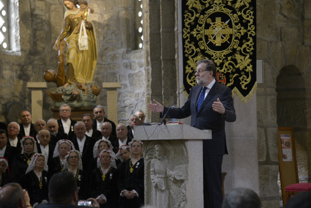 El expresidente del Gobierno, Mariano Rajoy, durante el pregón de la Semana Santa, en la iglesia de O Carballiño, a 6 de abril de 2025, en O Carballiño, Ourense, Galicia (España).