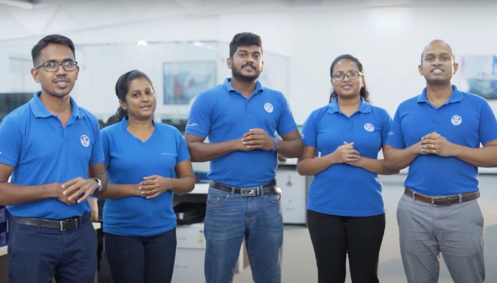 Trabajadore sde North Sails en Srilanka en una imagen de Visra Universe