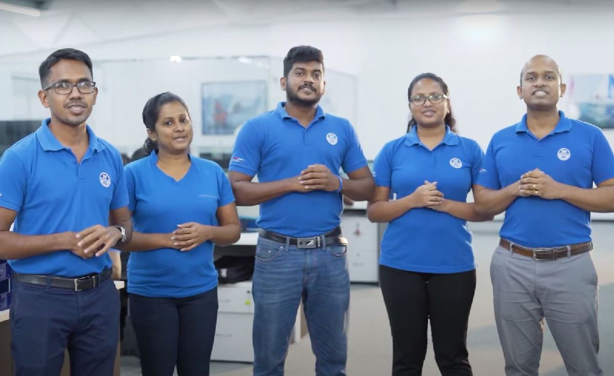 Trabajadore sde North Sails en Srilanka en una imagen de Visra Universe