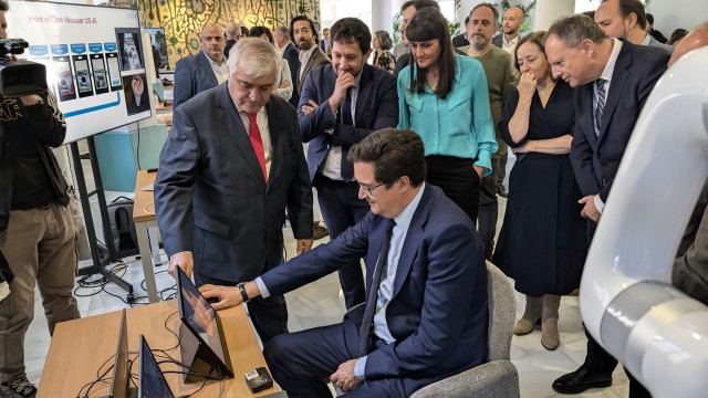 El ministro Óscar López