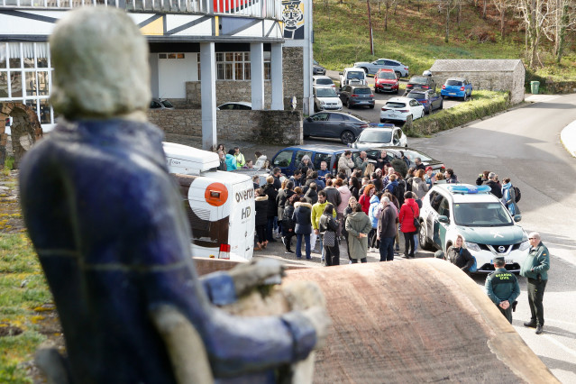 Trabajadores de la fábrica de cerámica de Sargadelos se concentran a las puertas de las instalaciones, a 3 de abril de 2025, en Cervo, Lugo, Galicia (España). Los trabajadores de Sargadelos continúan preocupados tras el anuncio de cierre de las instalacio