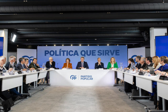 Reunión de dirigentes populares.