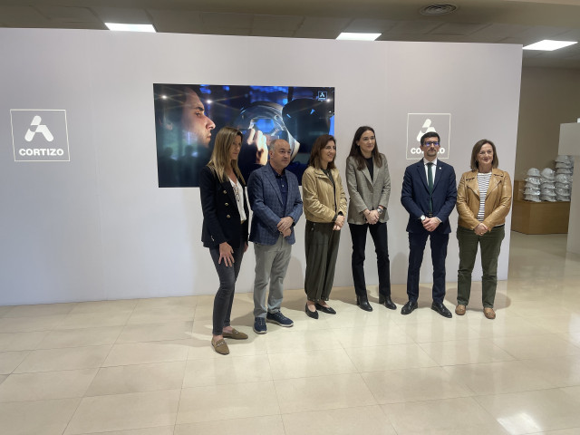 La conselleira de Medio Ambiente e Cambio Climático, Ángeles Vázquez, visita las instalaciones de Aluminios Cortizo