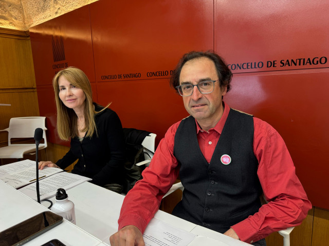 El concejal de Sostenibilidad Ambiental de Santiago, Xesús Domínguez, en rueda de prensa, a 8 de abril de 2025.