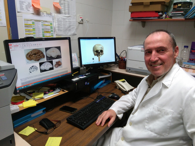 Archivo - El forense Fernando Serrulla de la Unidad de Antropologia Forense del Imelga.