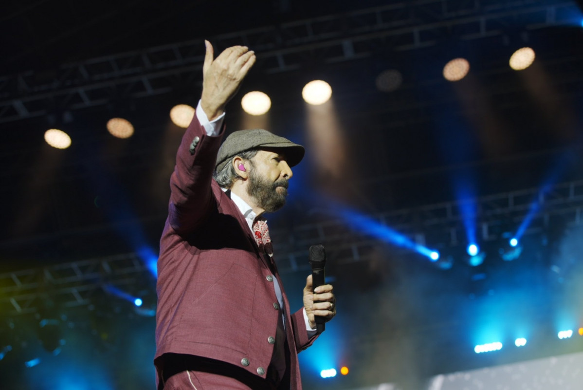 Juan Luis Guerra durante su actuación en el Isla Bonita Love Festival