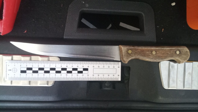 Cuchillo intervenido a una mujer que fue detenida en Vigo por amenazar supuestamente con esta arma blanca a su compañera de piso