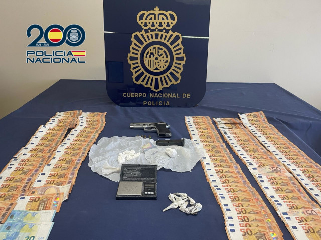 Material incautado en la desarticulación de un punto de venta de droga en A Coruña