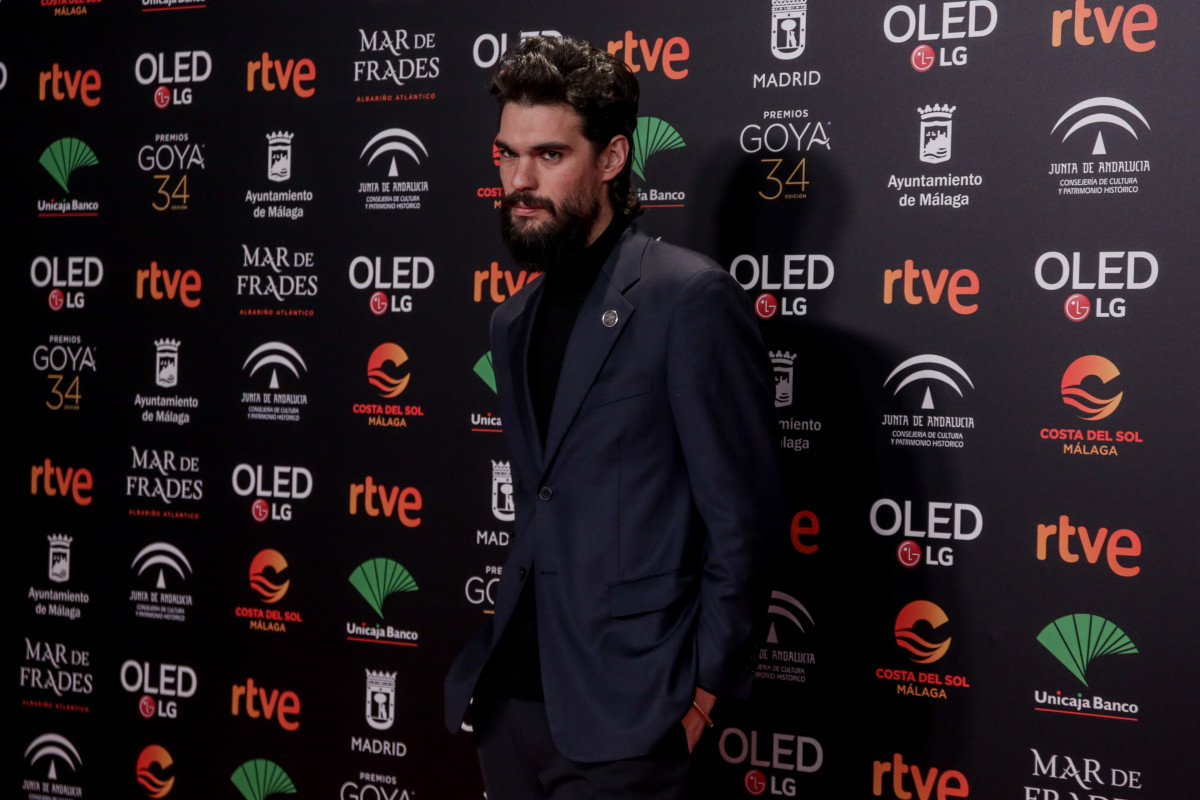 Archivo - El director Oliver Laxe, nominado a mejor dirección por "O que arde", posa a su llegada a la Fiesta de Nominados de la 34 edición de los Premios Goya en el Florida Retiro, en Madrid