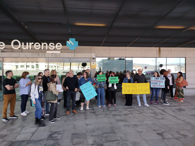 Afectados protestan en Ourense por el cierre de la unidad post-covid del CHUO