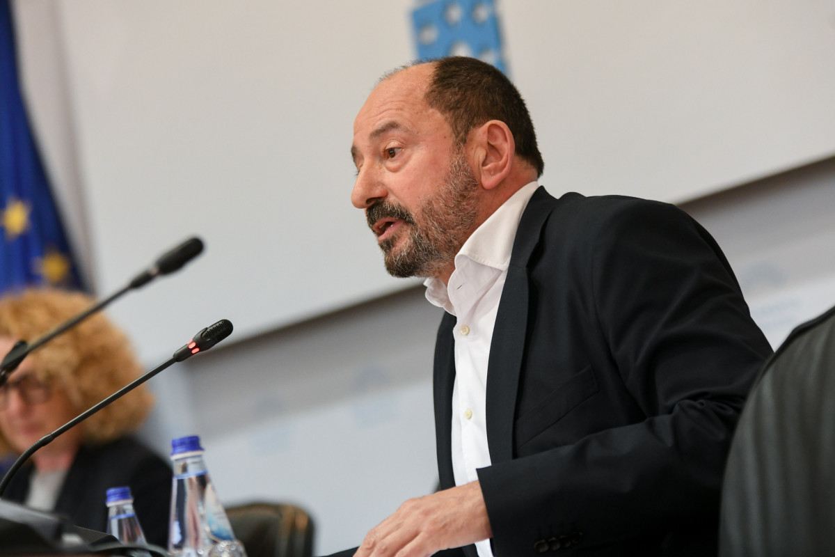 El director de Turismo de Galicia, Xosé Merelles, en la comisión 4ª del Parlamento de Galicia.