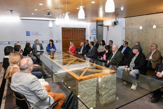 La conselleira de Vivenda, María Martínez Allegue, se ha reunido con promotores y cooperativistas este jueves, a 10 de abril de 2025.