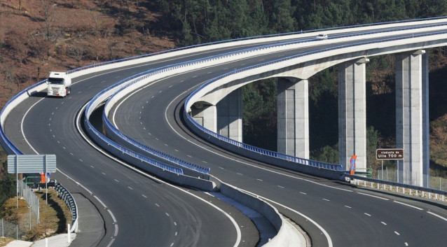 Imagen de uno de los viaductos, el del Ulla, de la AP-53, subida por el ministero de Tranportes, Óscar Puente, a su perfil de la red social 'X'.