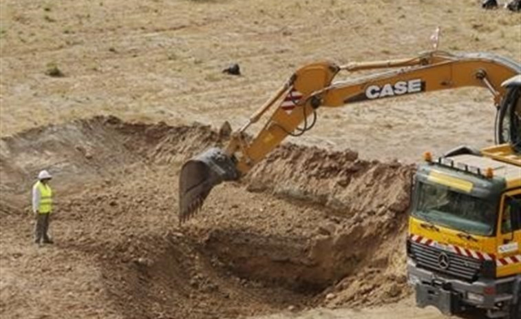 Comeza a excavación en Alfacar para atopar a fosa de Lorca