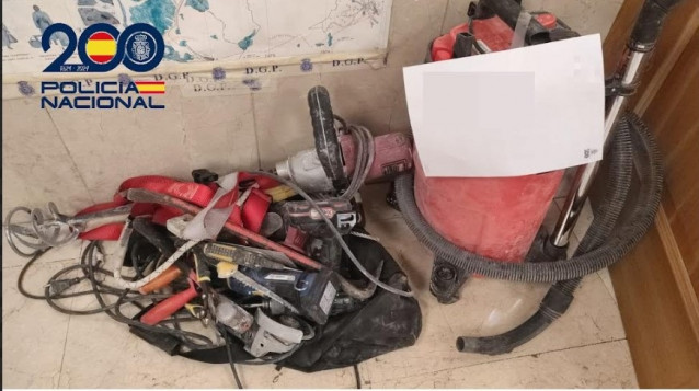 Efectos intervenidos a un detenido por robo con fuerza en Ourense.