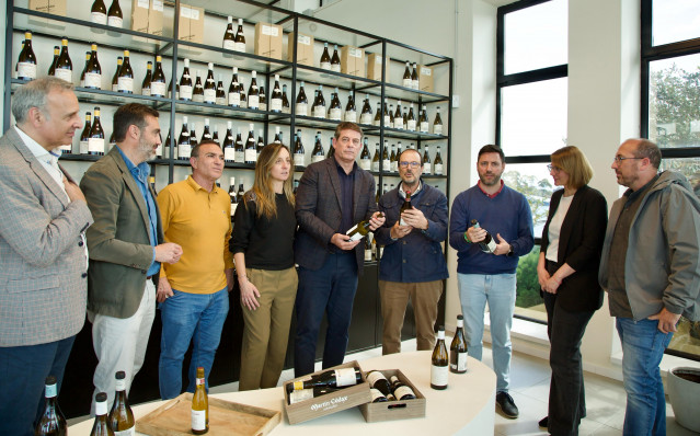 El secretario xeral del PSdeG, José Ramón Gómez Besteiro, visita las bodegas Martín Códax